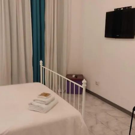 Vicolo Stretto-2